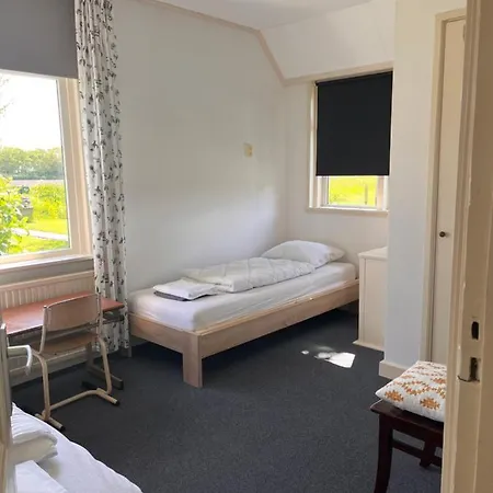 Vakantiehuis In Boerderij Met Omheinde Tuin *